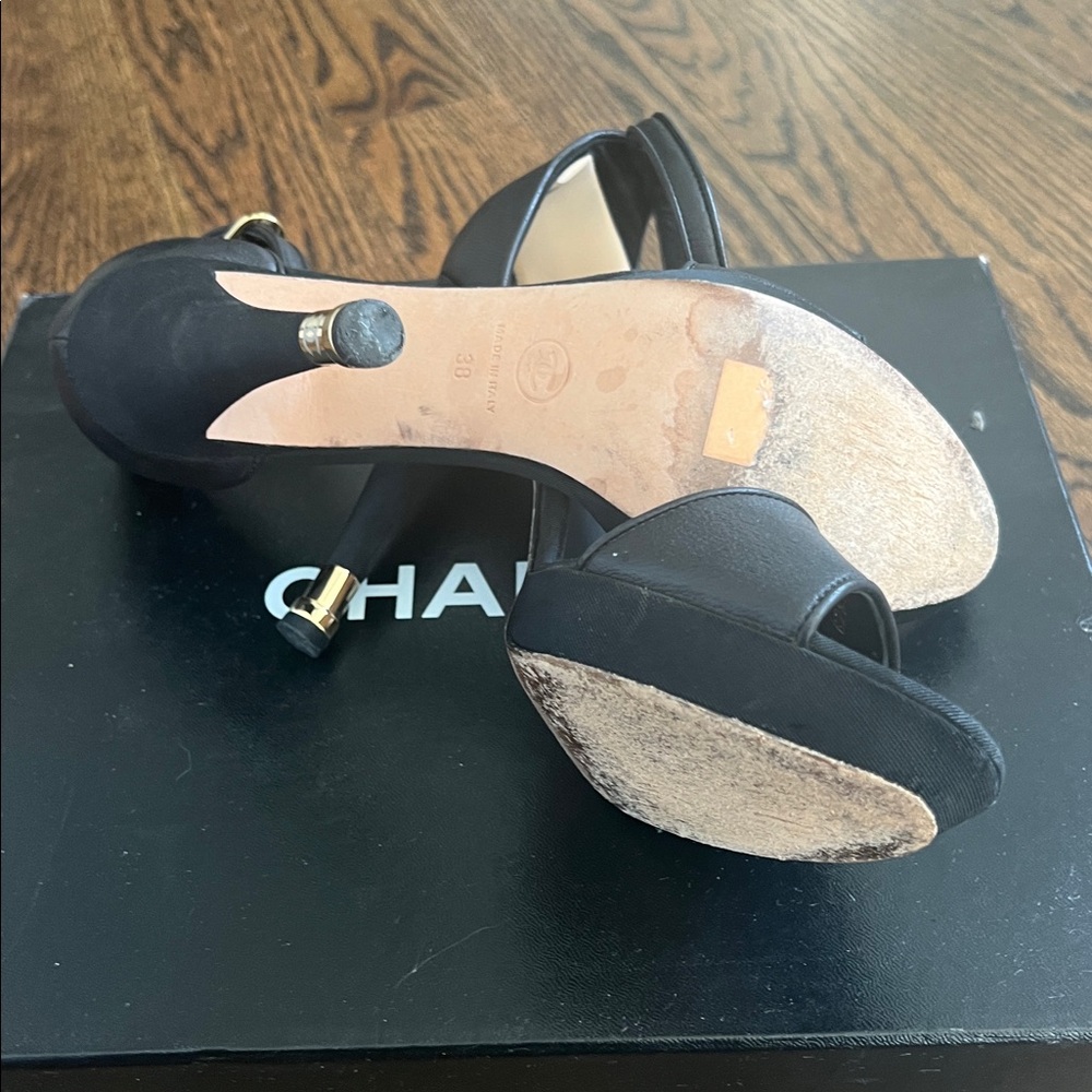 Chanel heels - Picture 3 of 4